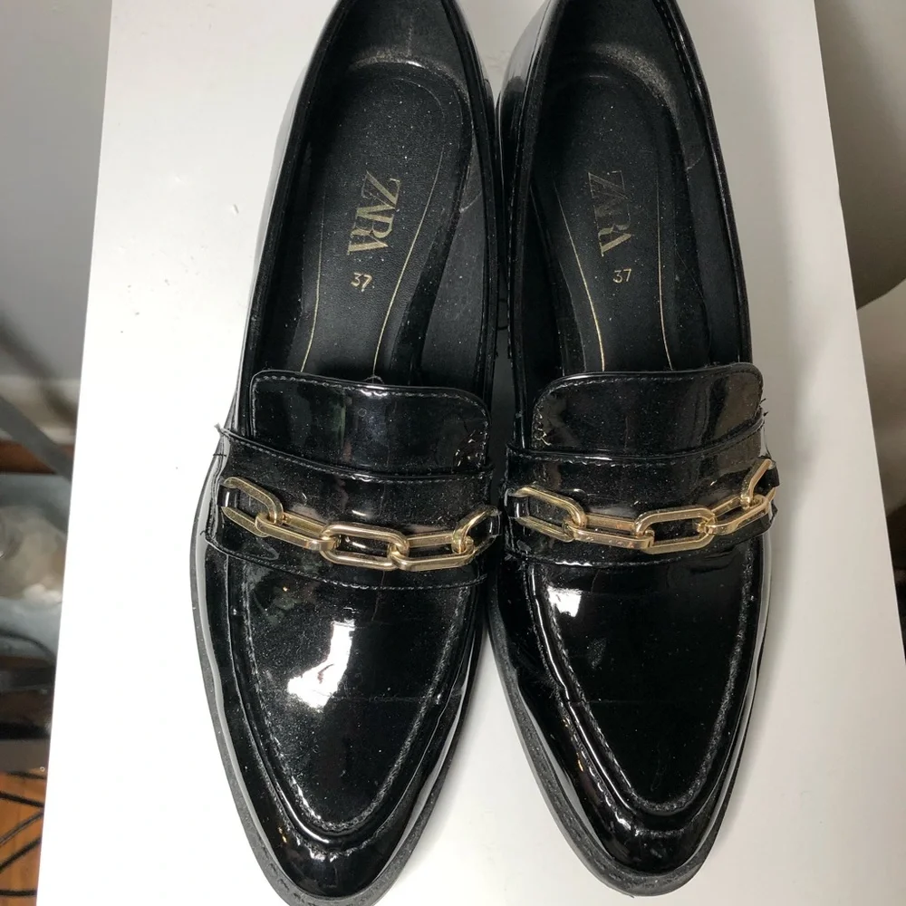 Zara Black Patent Loafers with Gold Chain Detail - Picture 4 of 4